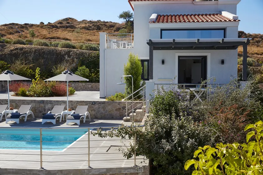 Eleia Seafront Rooms & Villas - Image 1