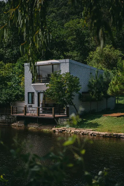 Lakeside House - Image 1