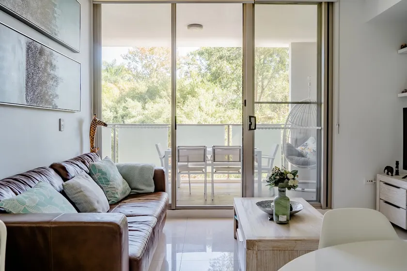 Stunning 3 bed apt in Parramatta|Free parking|Gym| - Image 1