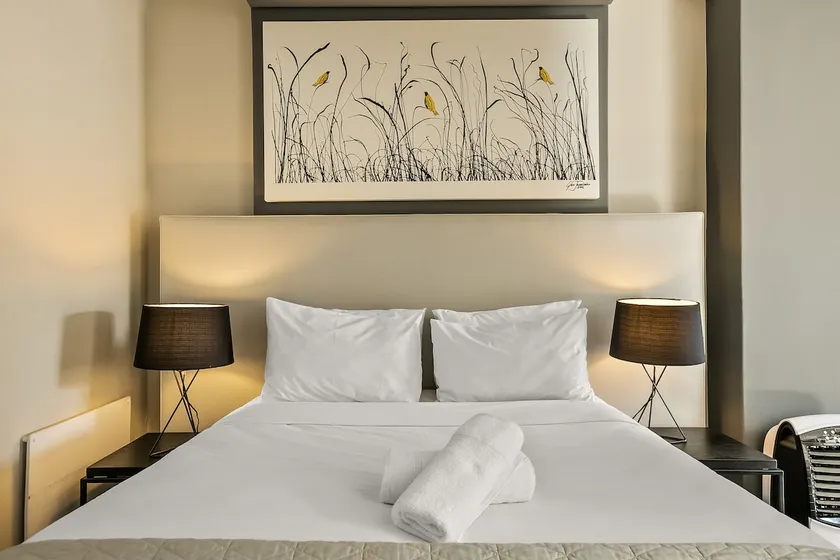 Marvelous Central 1 Bed Vantage Apartment - Image 1
