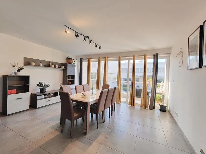 Large Central Apartment Near Valletta & Seafront - Image 1