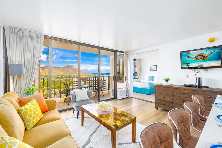 High-rise retreat w/ ocean & mountain views - Image 1