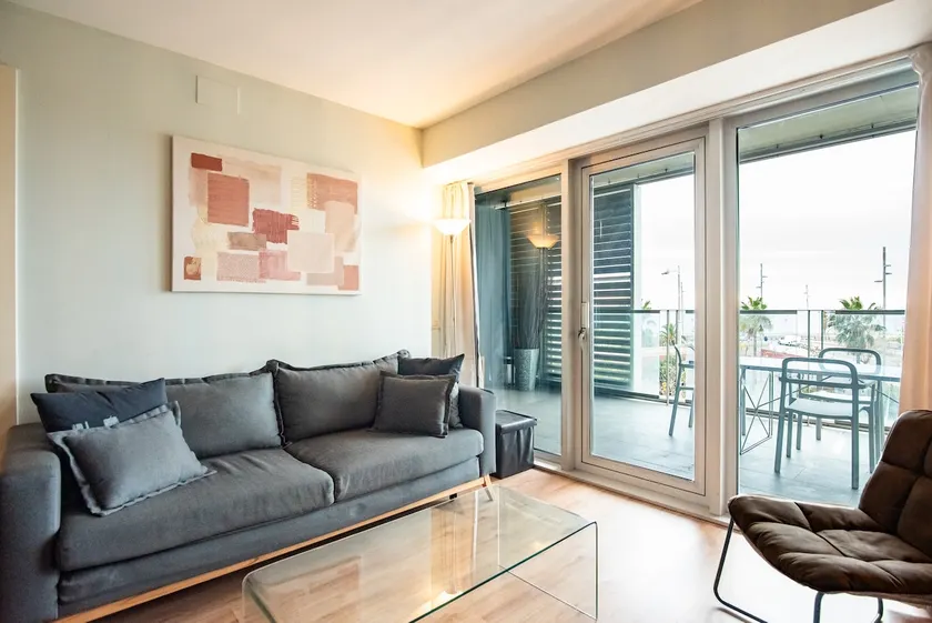 Seafront suite with terrace - Image 1