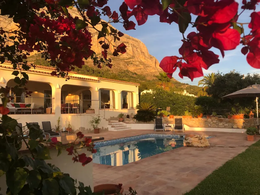 Sunny oasis of calm with private pool in Javea - Image 1