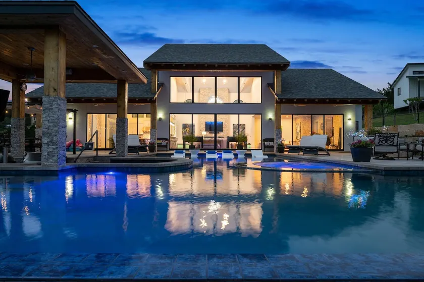 Little La Jolla Resort in Austin! - Image 1