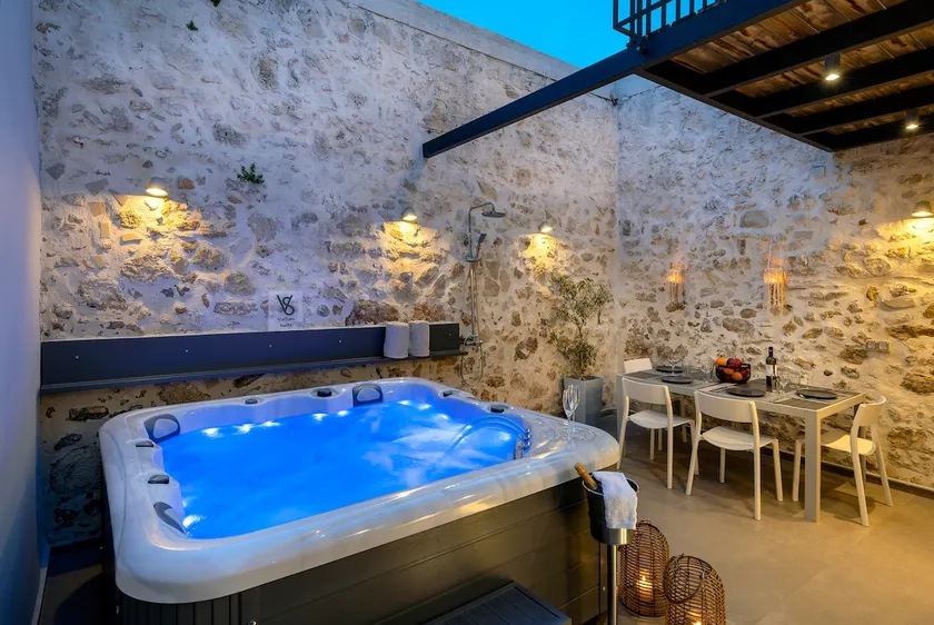 VaSan Suite - Luxury Old Town House with Private Jacuzzi - Image 1