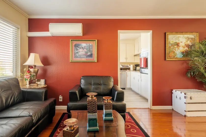 Luxury stay near Santana Row for vacation/business - Image 1