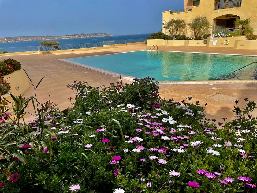Superb Sunny Seafront Luksus lejlighed med swimmingpool og fantastisk havudsigt - Image 1