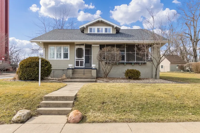 Cheerful 3-bedroom bungalow on Prospect! - Image 1