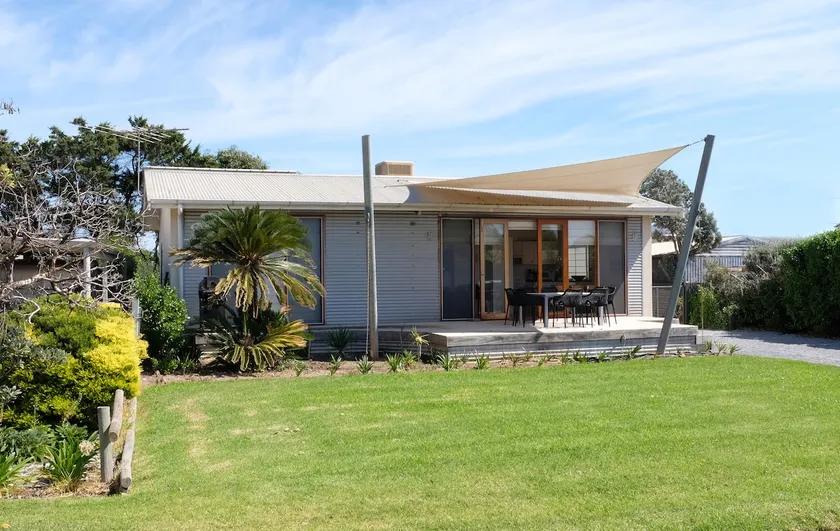Holiday House in Silver Sands - Image 1