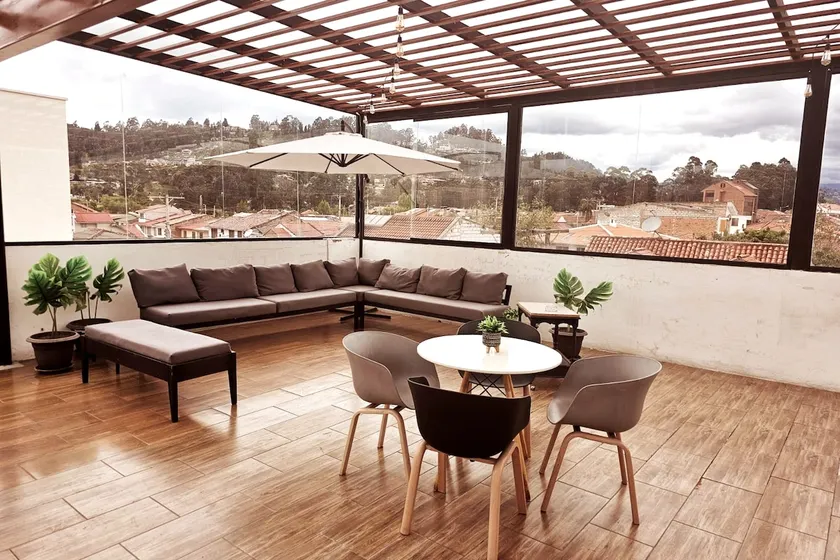 Comfortable suite with Jacuzzi and rooftop - Image 1