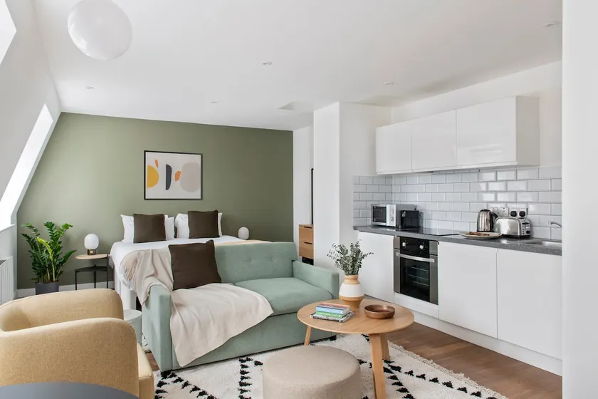 Studio Apartment at Cove Minshull Street - Image 1