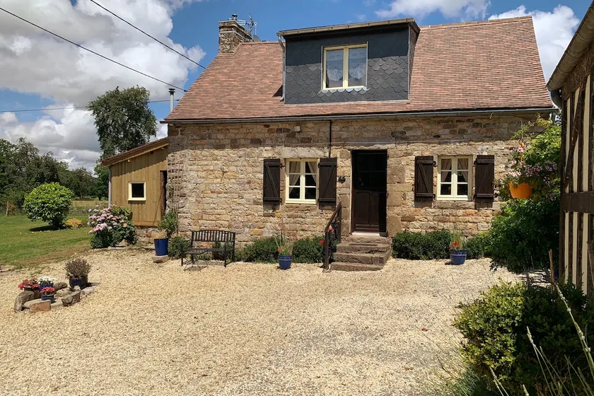 Le Bas Chesnay Gîte Domfront en Poiraie - Image 1