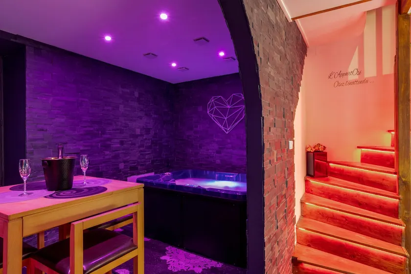 L'AppartOsé, triplex jacuzzi, love room Aix-les-Bains - Image 1