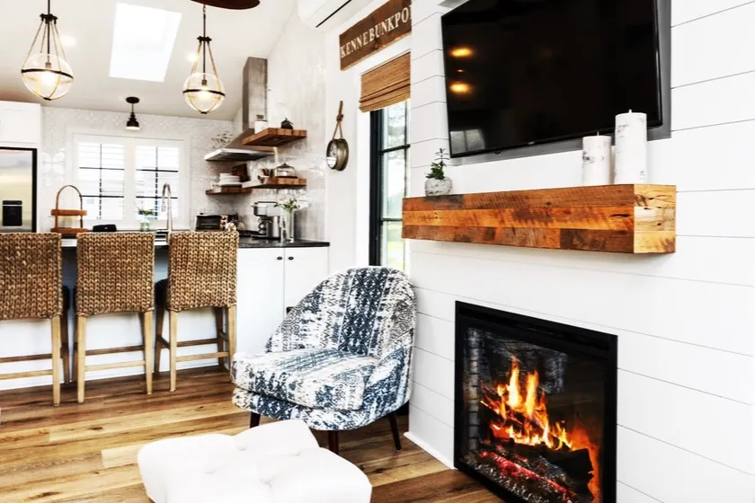 Charming Designer Cottage on Marsh - Image 1
