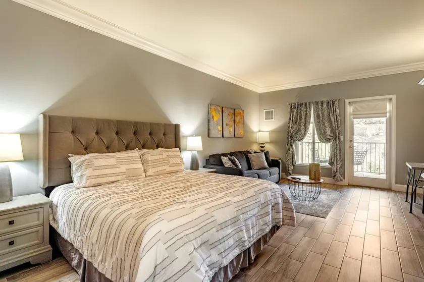 7:Beautiful Condo at the Lake in a Resort! - Image 1