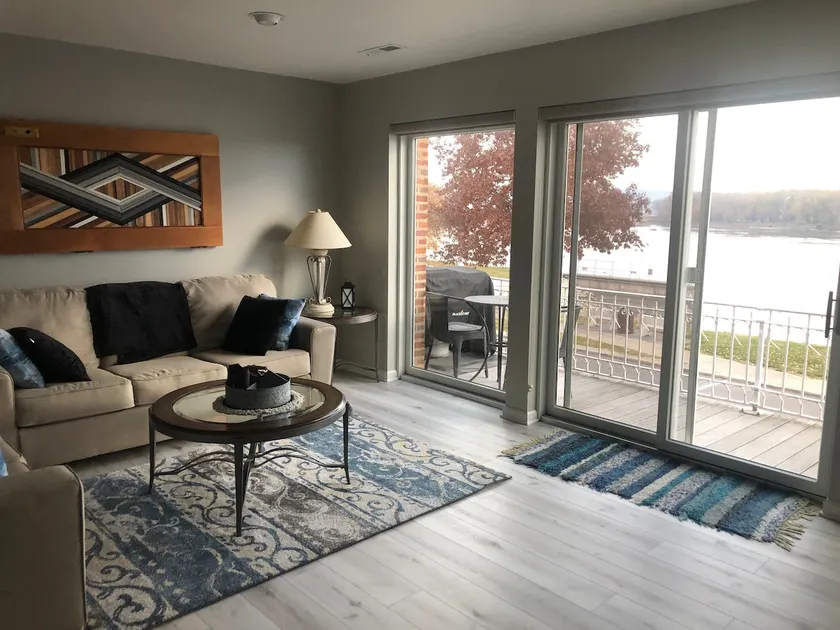 Gorgeous Riverview condo on the Mississippi - Image 1