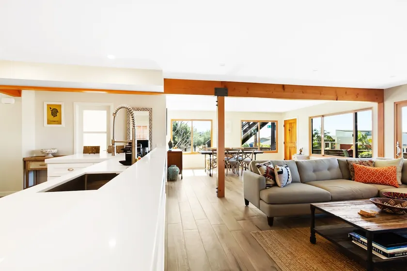 Beachside Hideaway-Short walk to the beach - Image 1