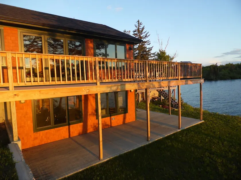 Gardner Lake home with access and view - Image 1
