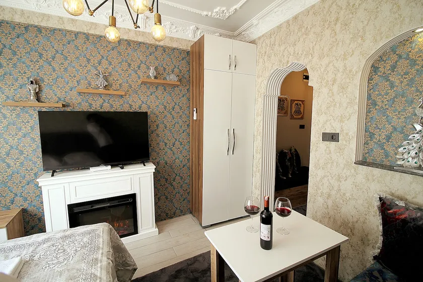 Charming & Glamorous 1Bedroom Apart in City Center - Image 1