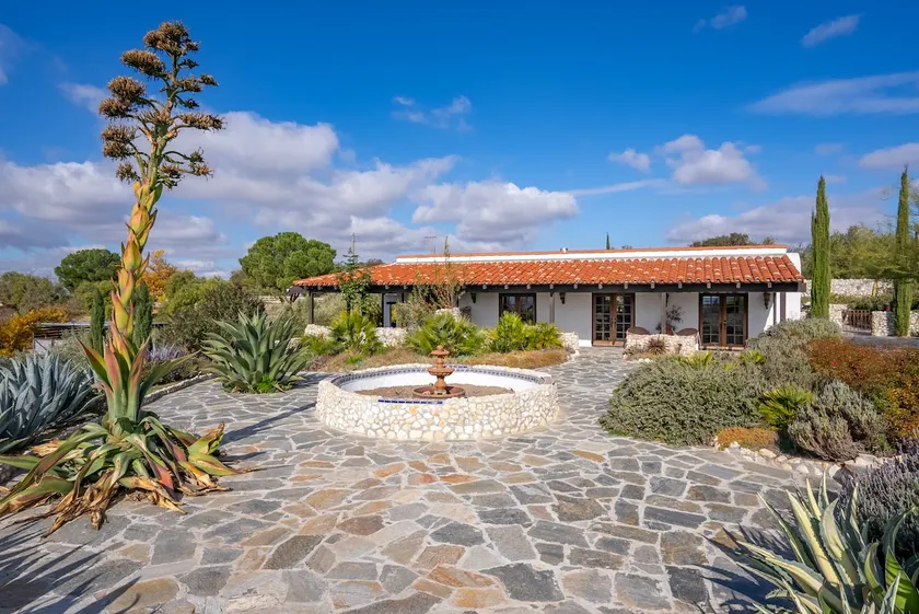 Olive House - tranquil retreat on an olive farm - Image 1