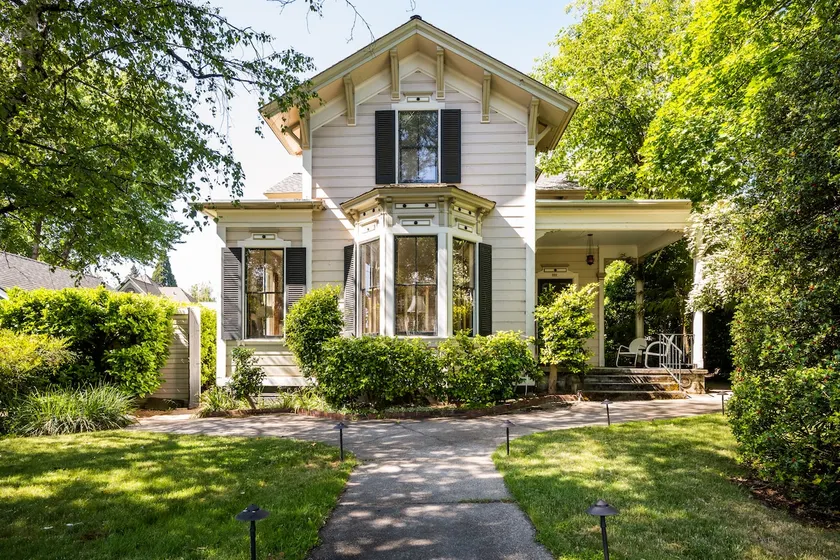Elegant Family Home near Downtown Grass Valley - Image 1