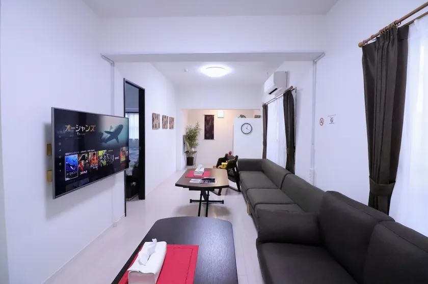 1-minute walk to the beach! Free parking is included! Nago City! Japanese-style modern renovation house, family welcome - Image 1