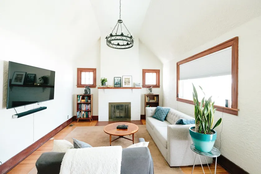 2BR Historic Home in Dtwn Urbana: 2 Thumbs Up! - Image 1