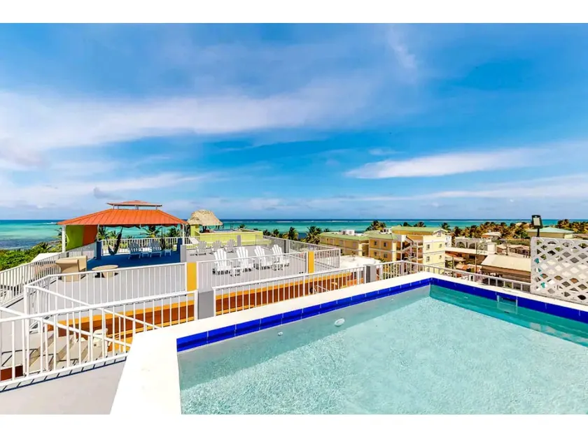 Roof top Pool Access, Queen suite! - Image 1