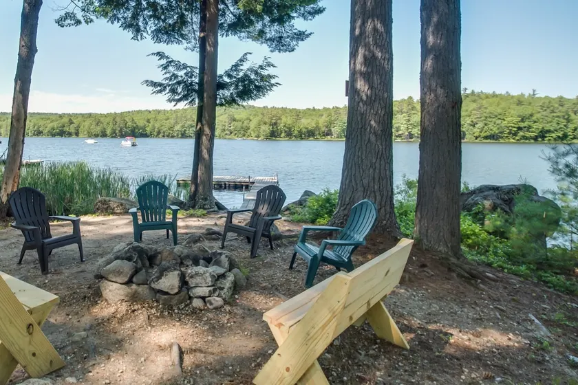 The Chalet~ 4 bed Lakefront Family Vacation - Image 1