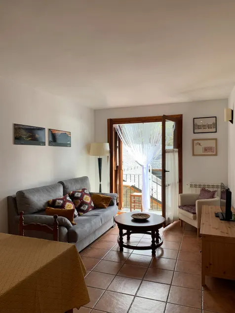 Apartment in Llavorsí - Image 1