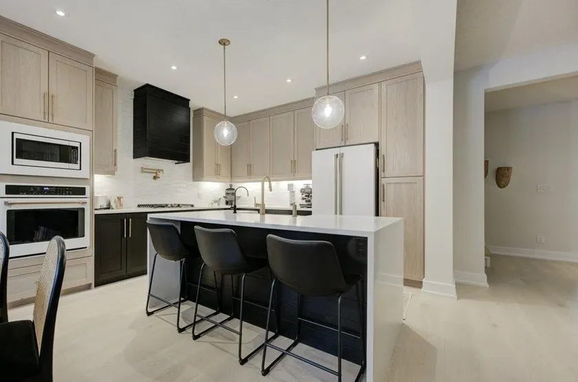 Modern Designer Home - Image 1