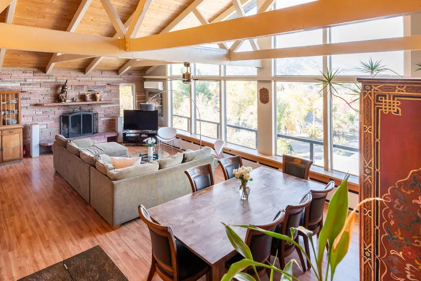 Overlooking Boulder; outstanding 8 bedroom home - Image 1