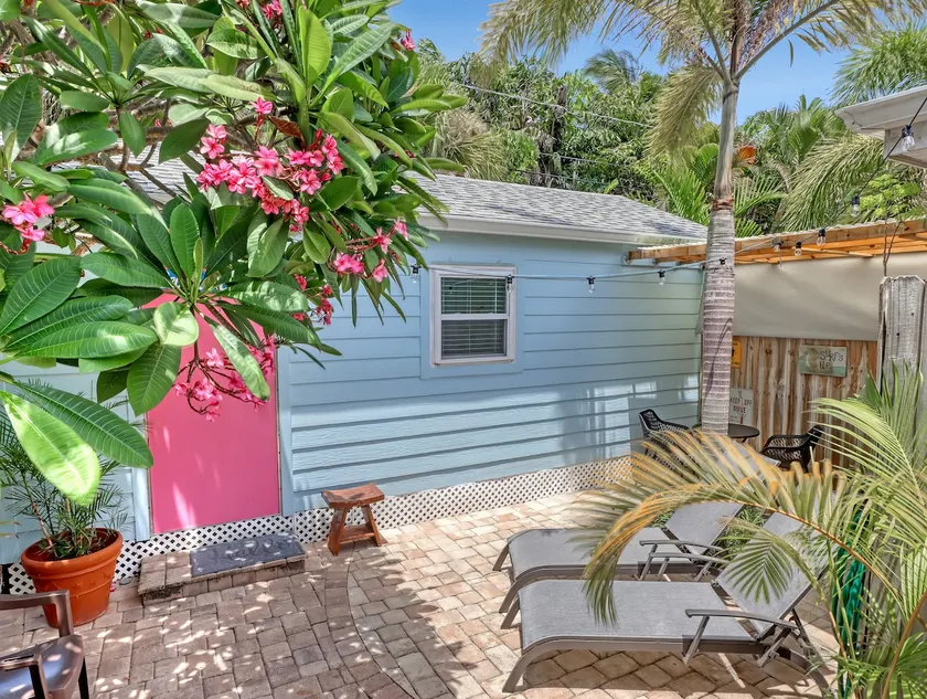 Private space near the beach. - Image 1