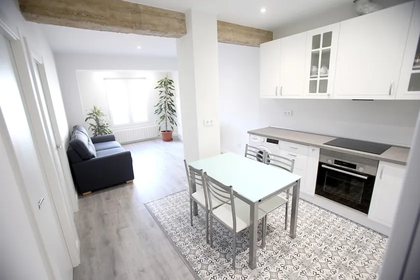 Centrally renovated apartment and optional garage. - Image 1