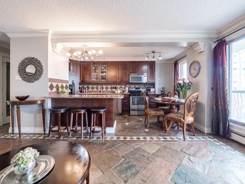 Classy Cozy 2Bed, Pool, Gym & UG Parking - Image 1