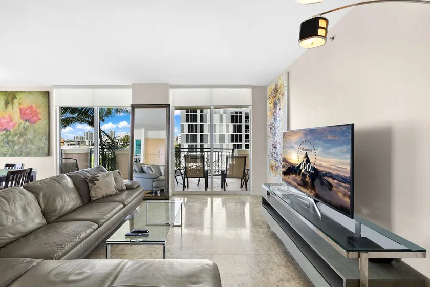 Dream View D – Ocean/City View + Free Parking - Image 1