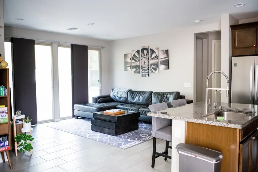 Guest Favorite • 4.9+ • Clean 3BR Near South Mtn - Image 1