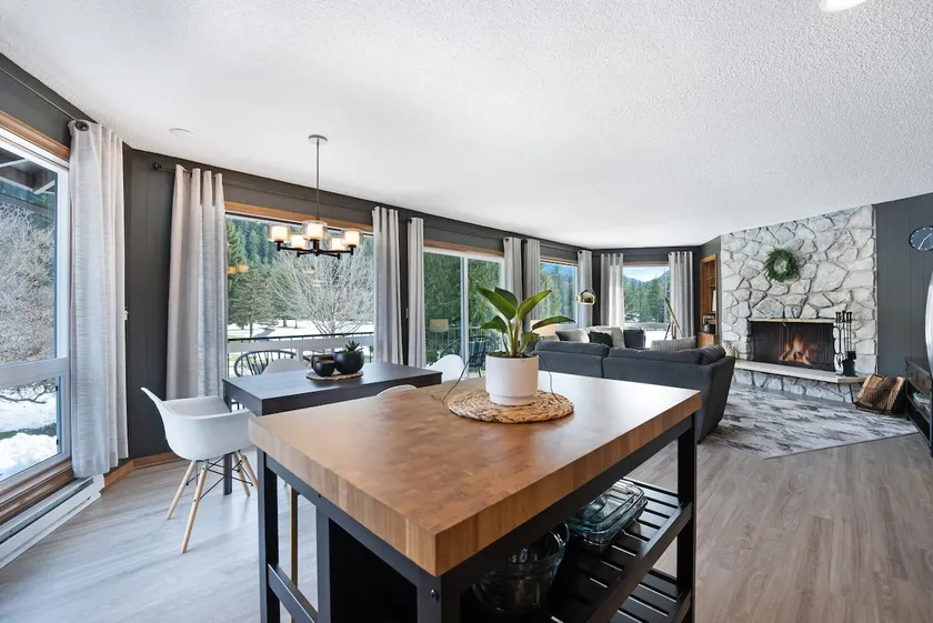 Mid-Century Escape | Mt Hood Resort | Views + Pets - Image 1