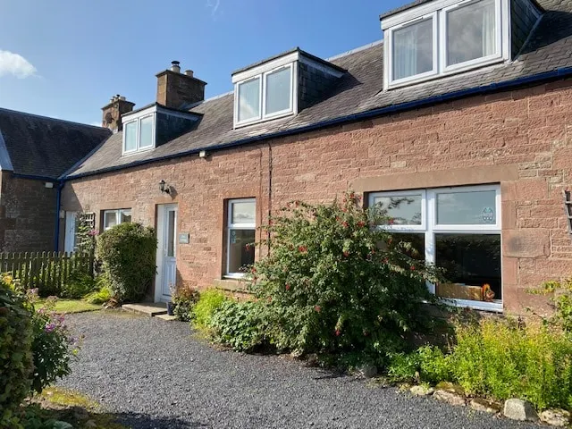 Owl Cottage, in Rural Farm Location with Games Room - Image 1