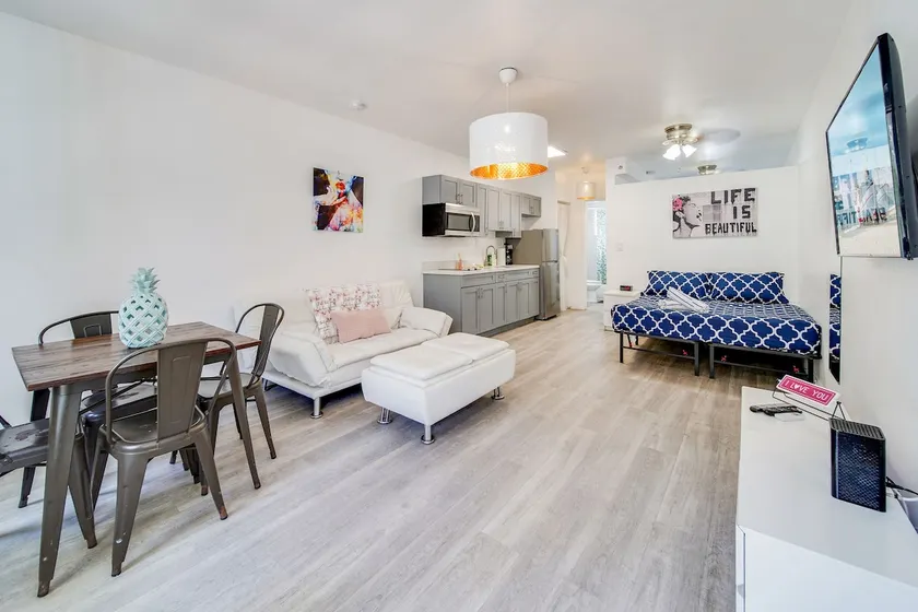 Ocean Drive Beachfront by Deco 305-1 b/r Sun Gem - Image 1