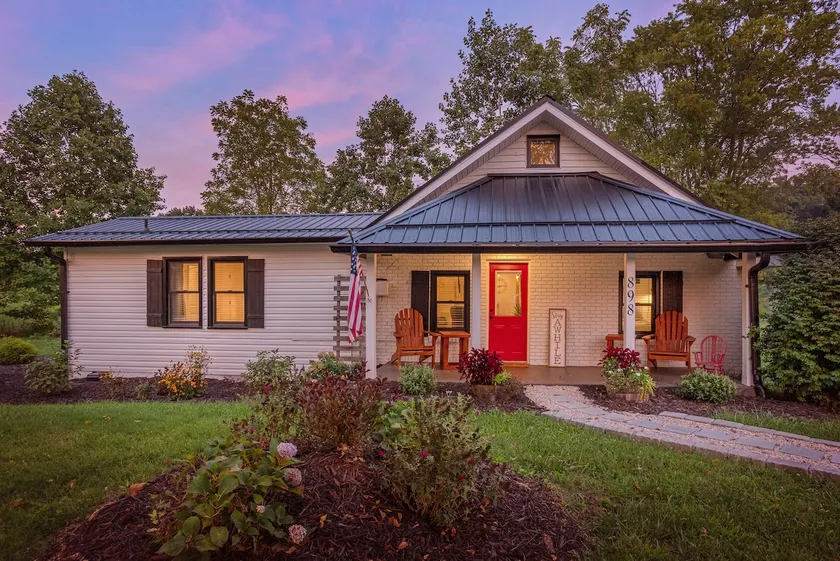 Cozy Cottage Avl - Image 1