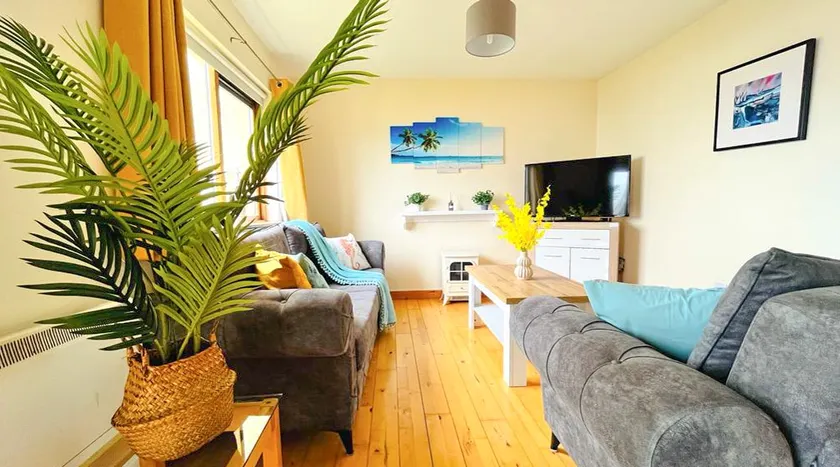 Summer Breeze - My Cosy & Warm Holiday Home in Youghal's heart - Family Friendly - Long Term Price Cuts - Image 1