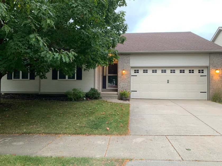 Peaceful 2 BR/1 BA w/ patio, fireplace, pool table - Image 1