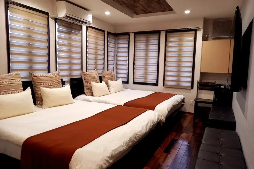 Guest House Jinya [Entire Building] Perfect location for sightseeing next to the Takayama Jinya Ruins! Free parking available! - Image 1