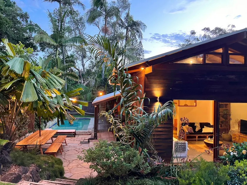 Beach Jungle - Hot Tub, Firepit & Pool in Beachside Oasis - Image 1