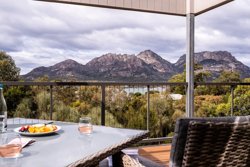 Une superbe maison contemporaine avec vue imprenable sur l'océan et la montagne - Image 1