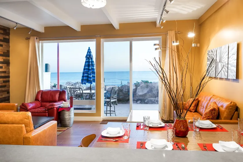 Ny liste! Kæbefaldende Beach-Front Retreat med tre historier om havudsigt! - Image 1