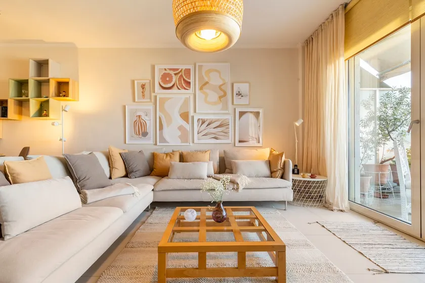 House rentals outside the box in Halkida - Image 1