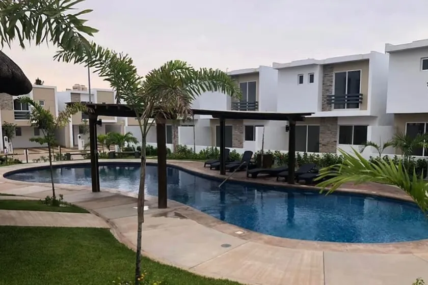 Beautiful spacious house in a residential area near the beach - Image 1